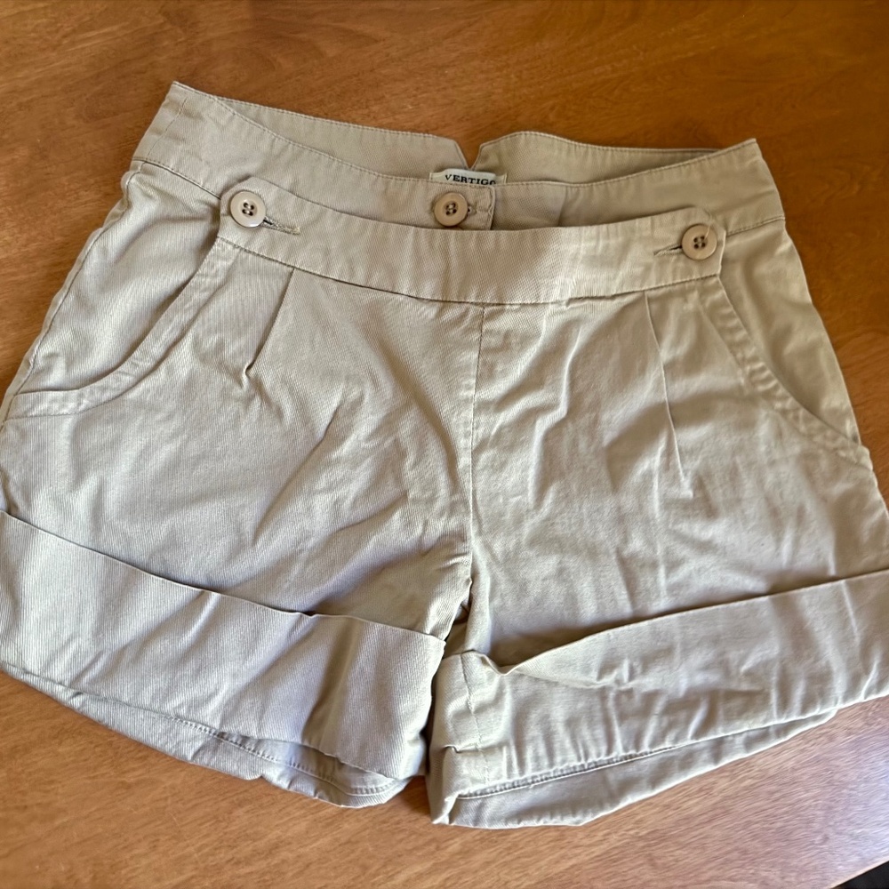 Vertigo Paris Women's Shorts Beige Women's 4